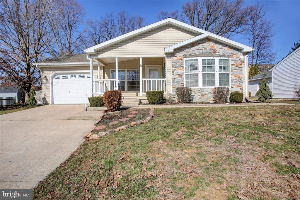 4 LANTERN LN, Shippensburg, PA 17257