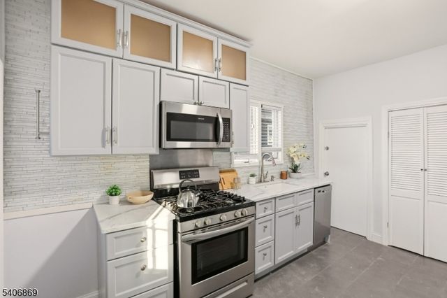 71 Oakland Ter, Newark City, NJ 07106