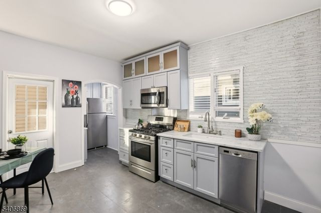 71 Oakland Ter, Newark City, NJ 07106