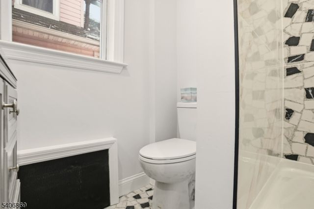 71 Oakland Ter, Newark City, NJ 07106