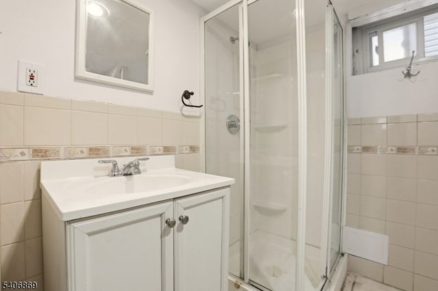 71 Oakland Ter, Newark City, NJ 07106