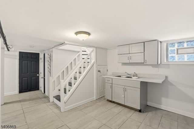 71 Oakland Ter, Newark City, NJ 07106