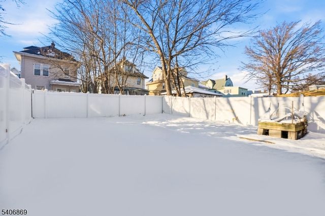 71 Oakland Ter, Newark City, NJ 07106