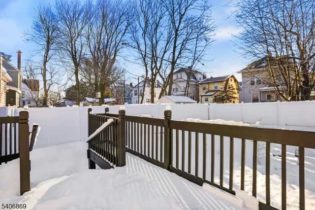 71 Oakland Ter, Newark City, NJ 07106