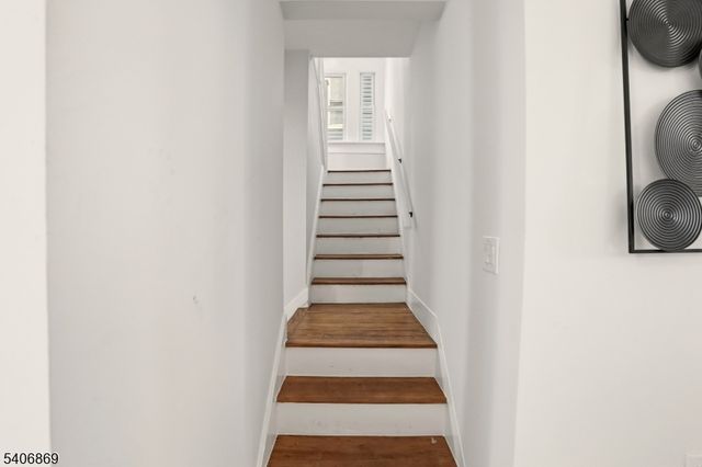 71 Oakland Ter, Newark City, NJ 07106