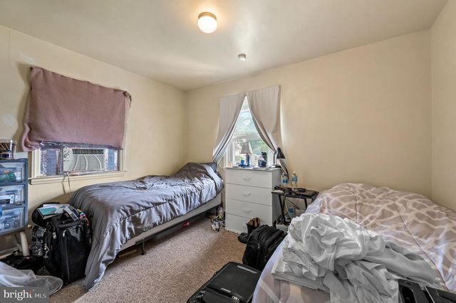 121 N GOVERNOR PRINTZ BLVD, Essington, PA 19029