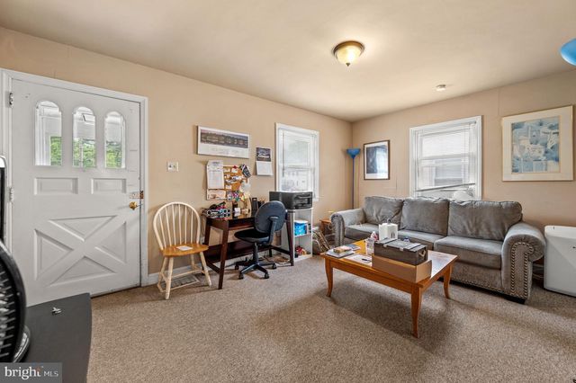 121 N GOVERNOR PRINTZ BLVD, Essington, PA 19029