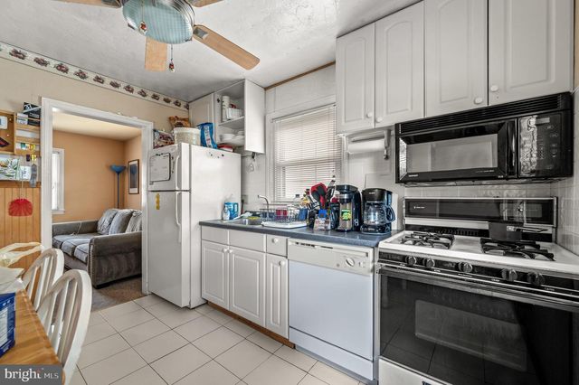 121 N GOVERNOR PRINTZ BLVD, Essington, PA 19029