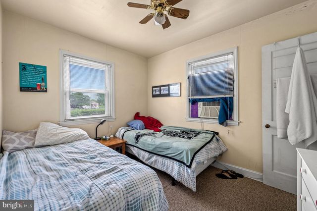 121 N GOVERNOR PRINTZ BLVD, Essington, PA 19029