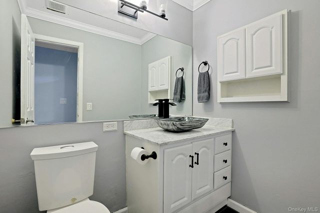 121 Coachlight Square, Montrose, NY 10548
