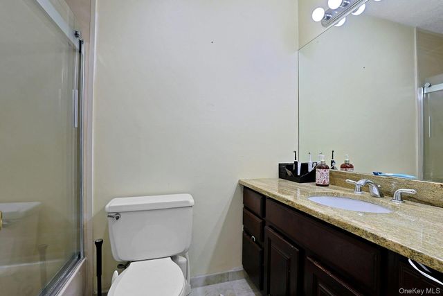 121 Coachlight Square, Montrose, NY 10548