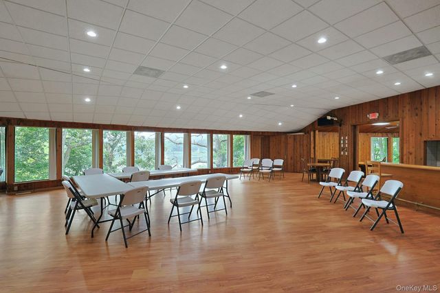 121 Coachlight Square, Montrose, NY 10548
