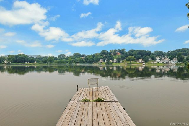 121 Coachlight Square, Montrose, NY 10548