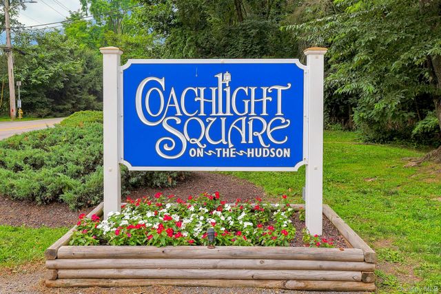 121 Coachlight Square, Montrose, NY 10548