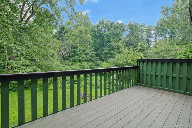 121 Coachlight Square, Montrose, NY 10548