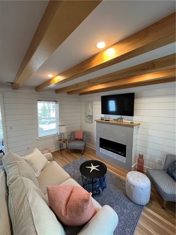 21 Connection Street, Newport, RI 02840