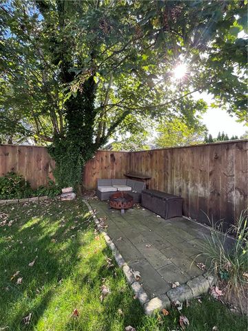 21 Connection Street, Newport, RI 02840