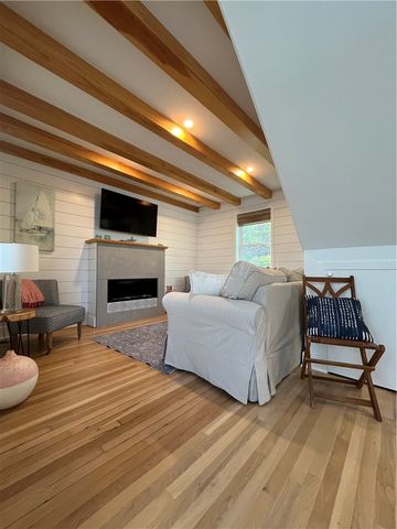 21 Connection Street, Newport, RI 02840