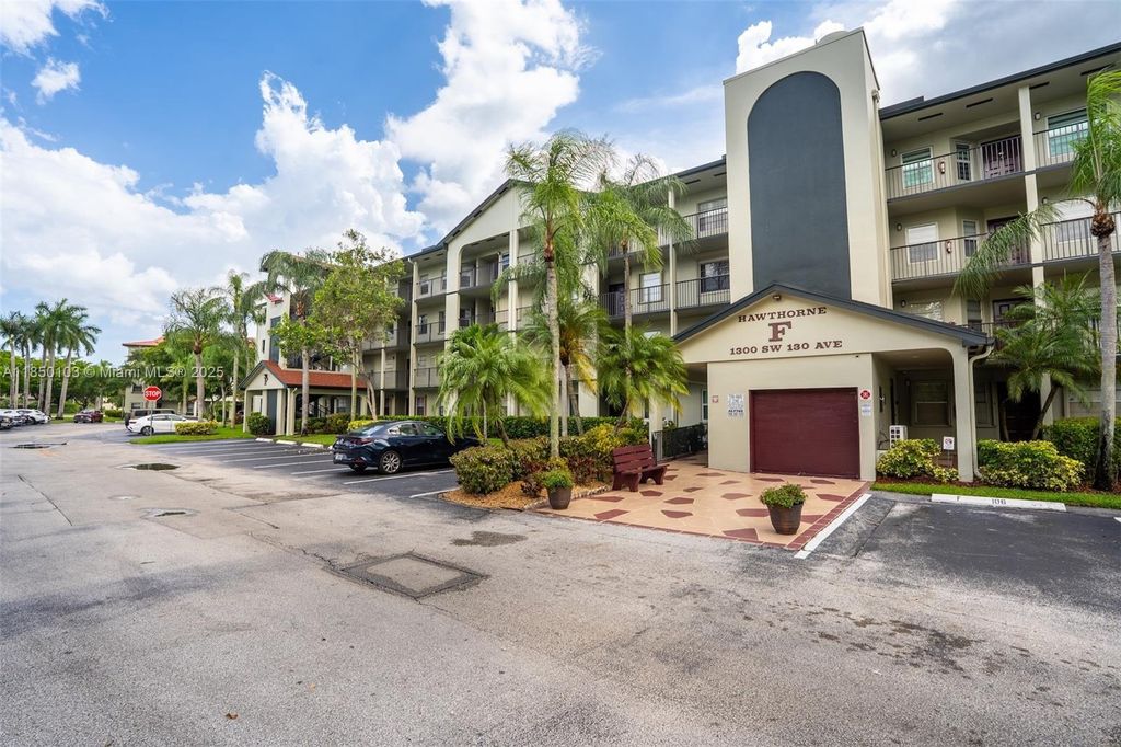1300 SW 130th Ave 111F, Pembroke Pines, FL 33027