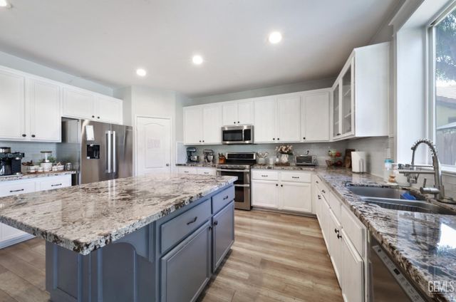 12426 Trackside Drive, Bakersfield, CA 93312