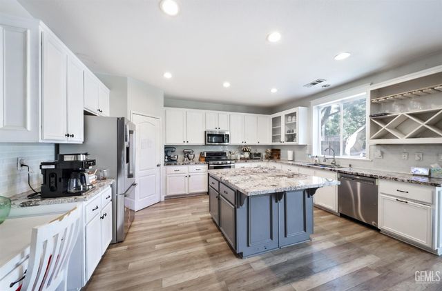 12426 Trackside Drive, Bakersfield, CA 93312