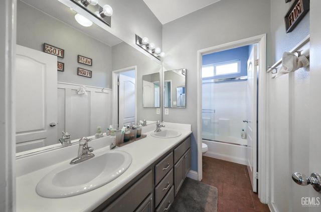 12426 Trackside Drive, Bakersfield, CA 93312