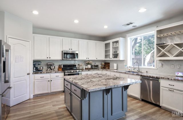 12426 Trackside Drive, Bakersfield, CA 93312