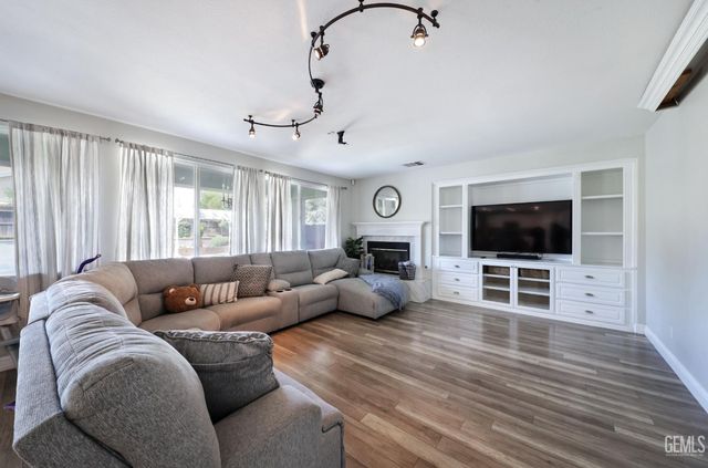 12426 Trackside Drive, Bakersfield, CA 93312