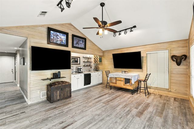 707 Findlay Drive, Arlington, TX 76012