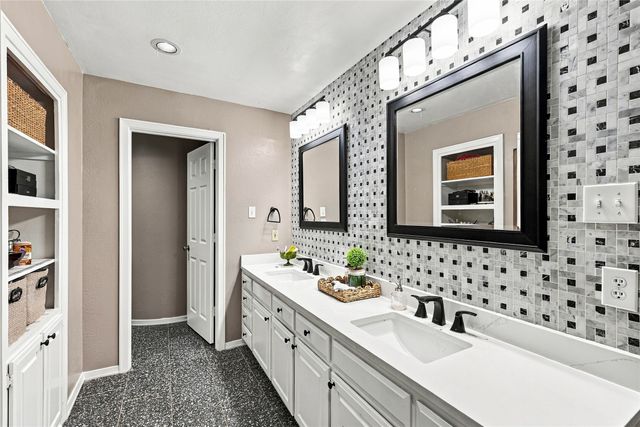 707 Findlay Drive, Arlington, TX 76012