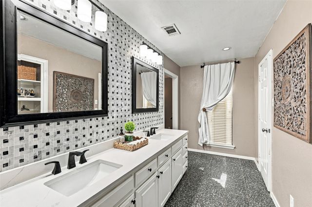 707 Findlay Drive, Arlington, TX 76012