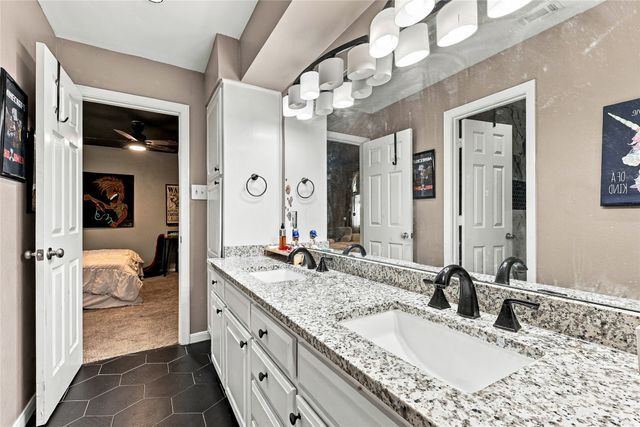 707 Findlay Drive, Arlington, TX 76012