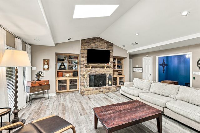 707 Findlay Drive, Arlington, TX 76012