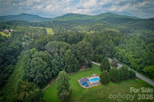 846 Old US 221 Highway S, Marion, NC 28752