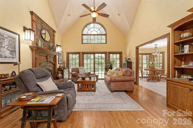 846 Old US 221 Highway S, Marion, NC 28752