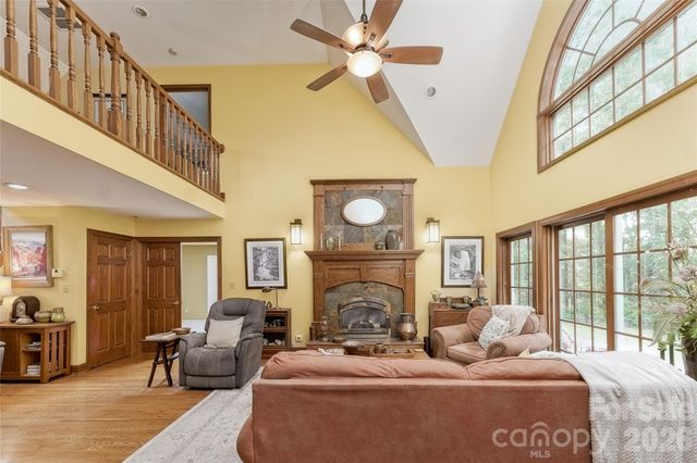 846 Old US 221 Highway S, Marion, NC 28752