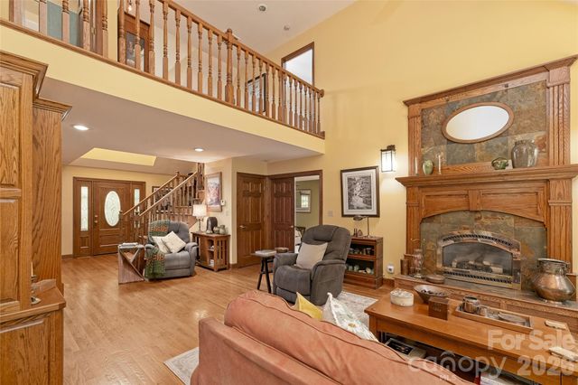 846 Old US 221 Highway S, Marion, NC 28752