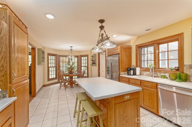 846 Old US 221 Highway S, Marion, NC 28752