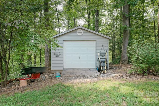 846 Old US 221 Highway S, Marion, NC 28752