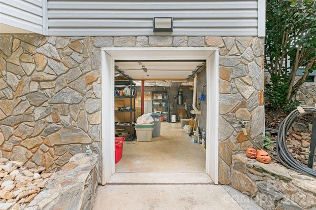 846 Old US 221 Highway S, Marion, NC 28752