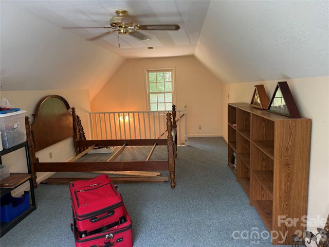 846 Old US 221 Highway S, Marion, NC 28752