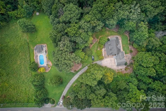 846 Old US 221 Highway S, Marion, NC 28752