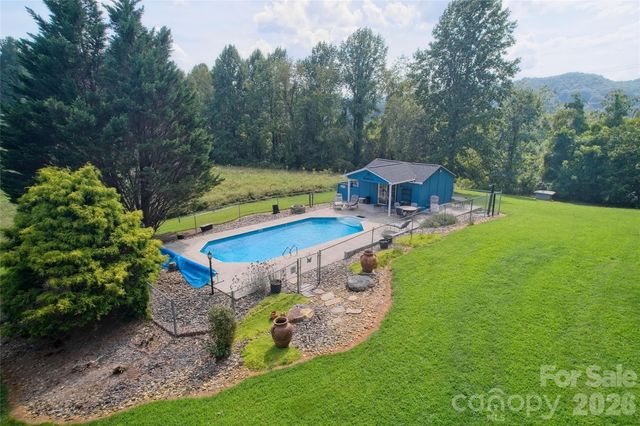 846 Old US 221 Highway S, Marion, NC 28752