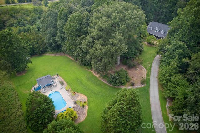 846 Old US 221 Highway S, Marion, NC 28752