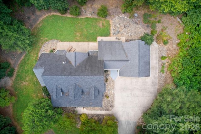 846 Old US 221 Highway S, Marion, NC 28752