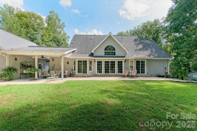 846 Old US 221 Highway S, Marion, NC 28752