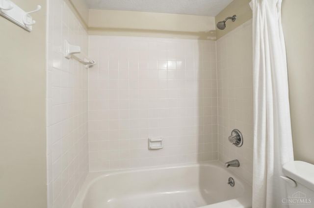 10432 Hickory Point Drive, Blue Ash, OH 45242