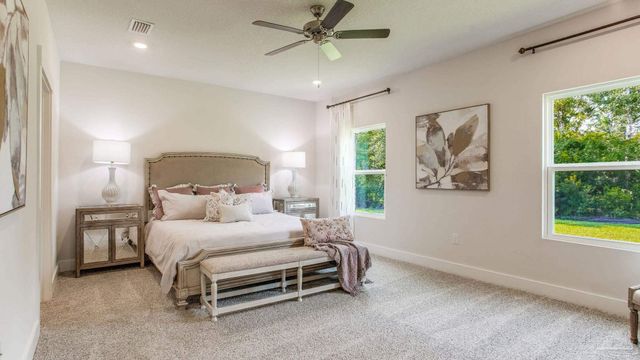 8661 Russellcross Blvd, Pensacola, FL 32507