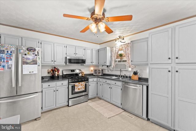 22 DOGWOOD LN, Hanover, PA 17331