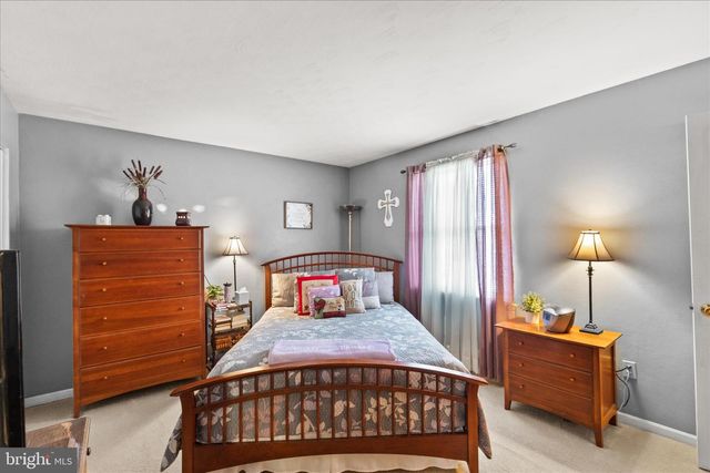 22 DOGWOOD LN, Hanover, PA 17331